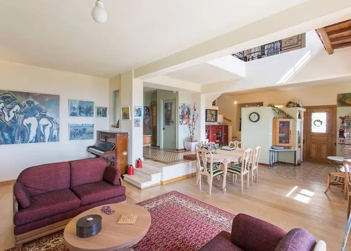 Artistic House: View - Pingpong - Billard Katochori