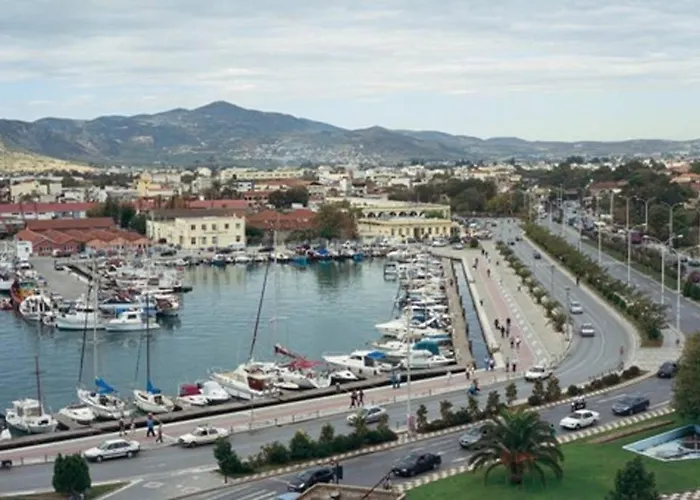 Artistic House: View - Pingpong - Billard Katochori